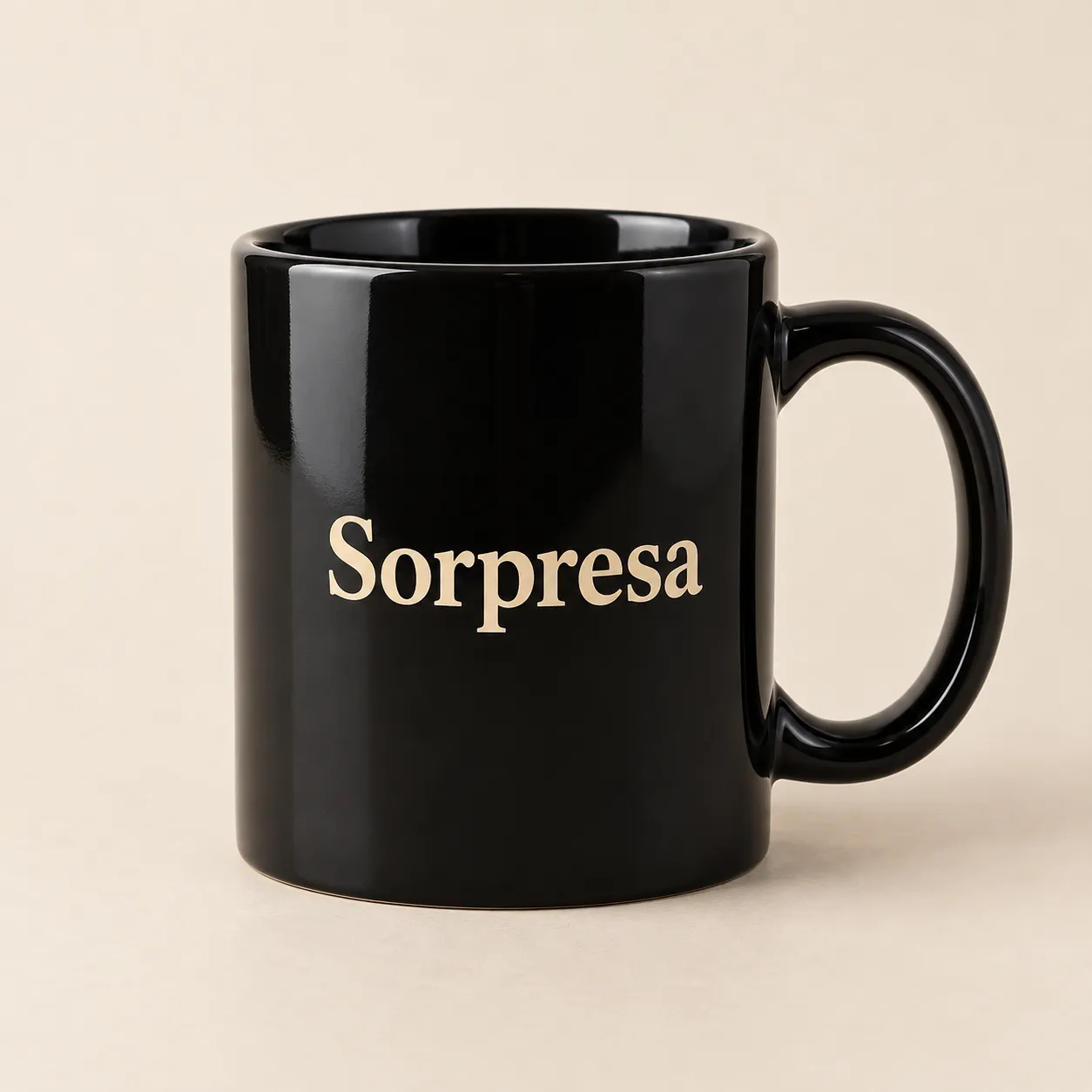 Taza Mágica negra con diseño Sorpresa